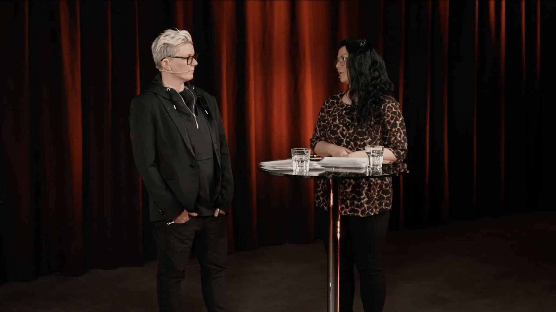 tromso-streamingstudio-two-talking